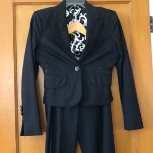 Bebe Women’s fancy black striped suit🌟